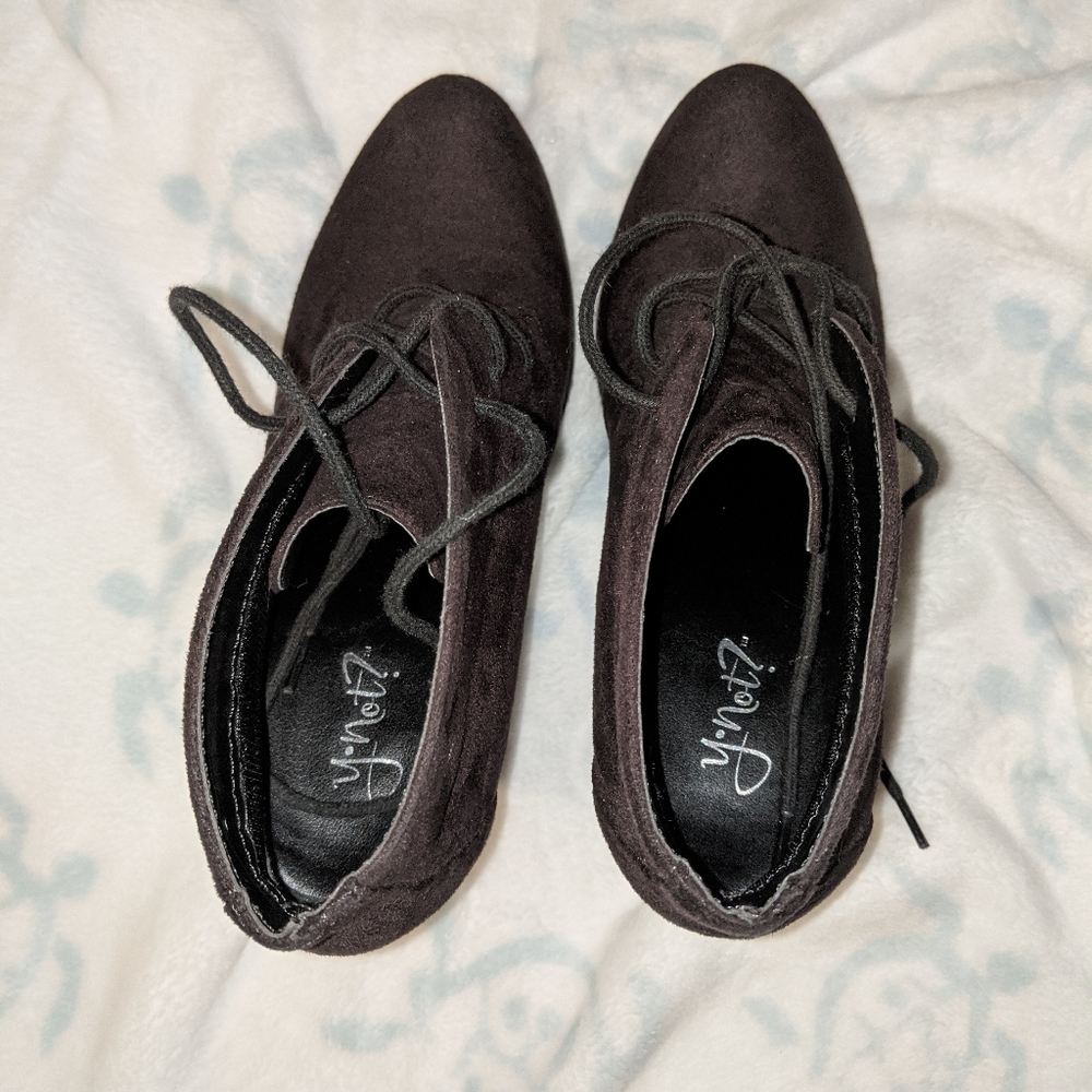 Short black boots